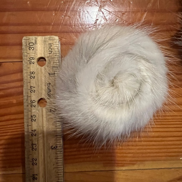 Fur hair clips $20 each - Picture 2 of 4